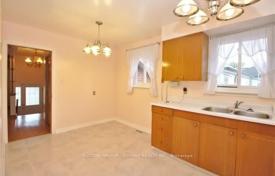 12-zimmer haus in der stadt in Scarborough, Kanada. C$1 422 000