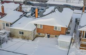 5-zimmer haus in der stadt in Scarborough, Kanada. C$1 316 000