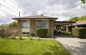 10-zimmer haus in der stadt in Etobicoke, Kanada. C$1 319 000