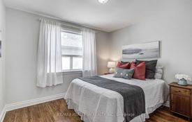 9-zimmer haus in der stadt in North York, Kanada. C$2 150 000