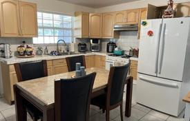 4-zimmer haus in der stadt 200 m² in Miami Gardens, Vereinigte Staaten. $513 000