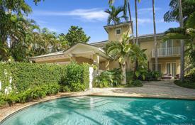 8-zimmer villa 526 m² in Miami, Vereinigte Staaten. $2 750 000