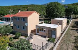 4-zimmer haus in der stadt 169 m² in Kovači, Montenegro. 380 000 €