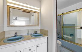 4-zimmer haus in der stadt 422 m² in Miami, Vereinigte Staaten. $899 000