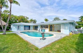 Haus in der Stadt – Hallandale Beach, Florida, Vereinigte Staaten. $3 392 000