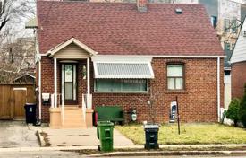 5-zimmer haus in der stadt in Scarborough, Kanada. C$1 176 000