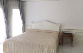 3-zimmer appartements in eigentumswohnungen in Khlong Toei, Thailand. $2 640  pro Woche