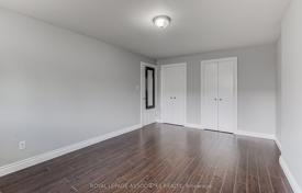 8-zimmer haus in der stadt in Scarborough, Kanada. C$1 345 000