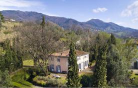 Villa – Capannori, Toskana, Italien. 1 700 000 €