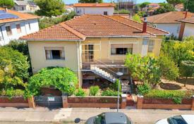 5-zimmer villa 305 m² in Livorno, Italien. 500 000 €