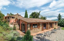 Villa – Castiglione del Lago, Umbria, Italien. 1 390 000 €