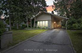 7-zimmer haus in der stadt in Etobicoke, Kanada. C$1 298 000