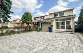 10-zimmer haus in der stadt in Scarborough, Kanada. C$1 596 000
