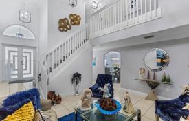 Haus in der Stadt – Hialeah, Florida, Vereinigte Staaten. $800 000