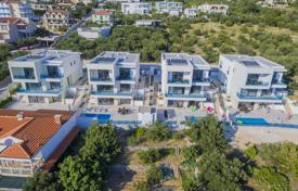 Zu verkaufen, Makarska, 3 Luxusvillen, Swimmingpool. 3 900 000 €