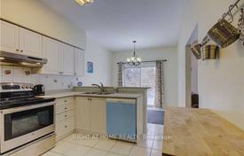 8-zimmer haus in der stadt in Scarborough, Kanada. C$1 621 000