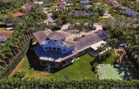 9-zimmer einfamilienhaus 709 m² in Miami, Vereinigte Staaten. $1 650 000