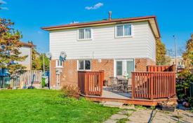 5-zimmer haus in der stadt in Etobicoke, Kanada. C$1 366 000