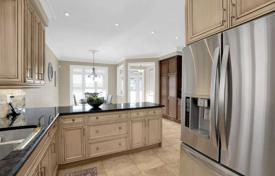 10-zimmer haus in der stadt in North York, Kanada. C$2 375 000