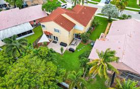Haus in der Stadt – Pembroke Pines, Broward, Florida,  Vereinigte Staaten. $730 000