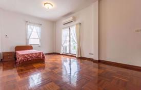 4-zimmer einfamilienhaus in Khlong Toei, Thailand. $2 900  pro Woche