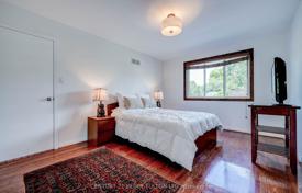 10-zimmer haus in der stadt in North York, Kanada. C$2 353 000
