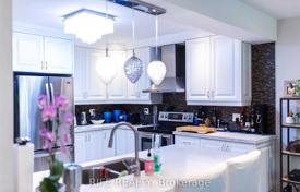 9-zimmer haus in der stadt in North York, Kanada. C$2 593 000