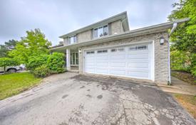 9-zimmer haus in der stadt in North York, Kanada. C$2 088 000