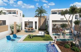 Nur wenige Gehminuten von Geschäften und Restaurants im La Serena Golf, Los Alcázares entfernt. Freistehende Villa mit privatem Pool (37.. 559 000 €