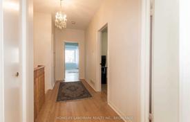 12-zimmer haus in der stadt in North York, Kanada. C$2 163 000