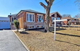 5-zimmer haus in der stadt in Scarborough, Kanada. C$1 004 000