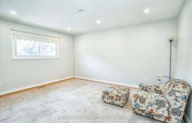 12-zimmer haus in der stadt in Scarborough, Kanada. C$2 188 000