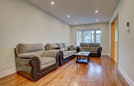 10-zimmer haus in der stadt in Scarborough, Kanada. C$1 482 000