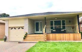 6-zimmer haus in der stadt in Etobicoke, Kanada. C$1 486 000