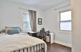 9-zimmer haus in der stadt in Etobicoke, Kanada. C$1 723 000