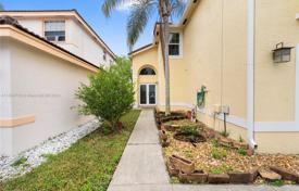 Haus in der Stadt – Boynton Beach, Florida, Vereinigte Staaten. $615 000
