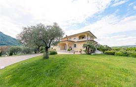 Villa – Salò, Lombardei, Italien. 1 980 000 €