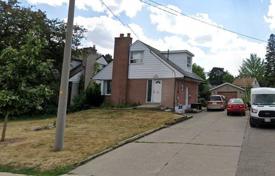 3-zimmer haus in der stadt in Etobicoke, Kanada. C$1 071 000