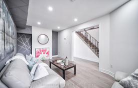 12-zimmer haus in der stadt in Scarborough, Kanada. C$1 341 000