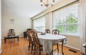 8-zimmer haus in der stadt in Etobicoke, Kanada. C$1 277 000