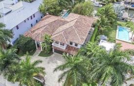 Villa – Miami Beach, Florida, Vereinigte Staaten. 1 865 000 €