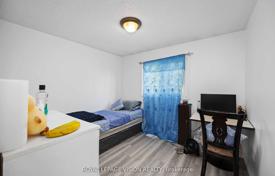 8-zimmer haus in der stadt in Scarborough, Kanada. C$1 207 000