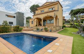 4-zimmer villa 332 m² in Lloret de Mar, Spanien. 779 000 €