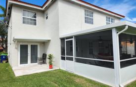 Haus in der Stadt – Sunrise, Florida, Vereinigte Staaten. $710 000
