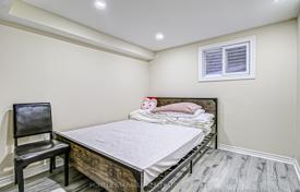 13-zimmer haus in der stadt in Scarborough, Kanada. C$1 540 000