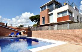4-zimmer villa in Castelldefels, Spanien. 3 960 €  pro Woche