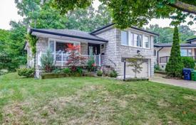 5-zimmer haus in der stadt in Etobicoke, Kanada. C$1 183 000