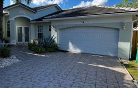 Haus in der Stadt – West End, Miami, Florida,  Vereinigte Staaten. $590 000