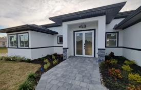 Haus in der Stadt – Cape Coral, Florida, Vereinigte Staaten. $480 000