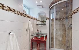 11-zimmer haus in der stadt in Scarborough, Kanada. C$2 200 000